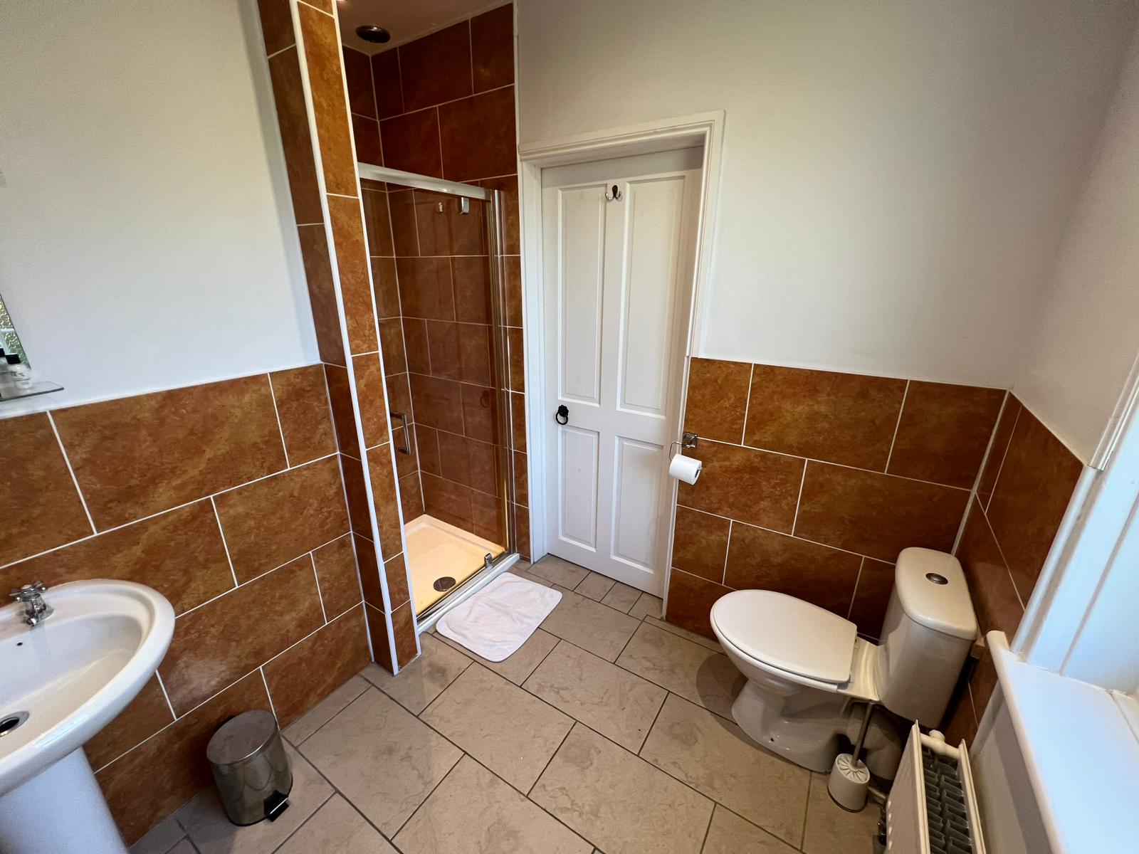 Double Room 5 — en-suite shower room